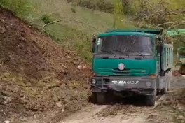 Qubada torpaq sürüşməsi olub, kəndin əsas yolu bağlanıb - FOTO  - VİDEO 