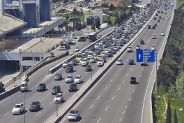 Bakıda maşın yolda qalıb, sıxlıq əmələ gəlib - FOTO 