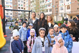 “Bizim həyət” layihəsi çərçivəsində yenilənmiş növbəti həyət sakinlərin istifadəsinə verilib, Leyla Əliyeva iştirak edib - FOTOLENT 