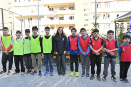 “Bizim həyət” layihəsi çərçivəsində yenilənmiş növbəti həyət sakinlərin istifadəsinə verilib, Leyla Əliyeva iştirak edib - FOTOLENT 