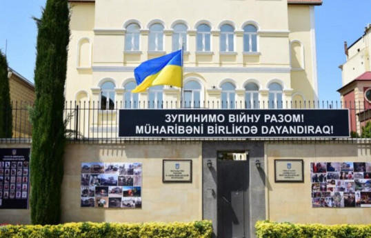 Ukraynanın Azərbaycandakı Səfirliyində bayraqlar endirilib