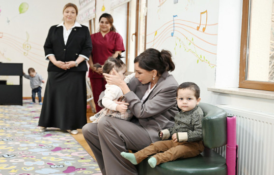 Mehriban Əliyeva və Leyla Əliyeva 1 saylı körpələr evində və 1 saylı uşaq evi sosial xidmət müəssisəsində olublar