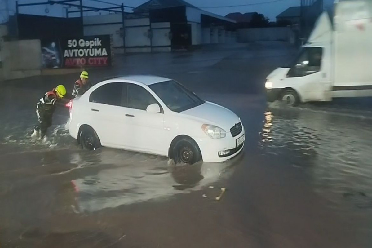 Qeyri-sabit hava şəraiti bir sıra fəsadlara yol açıb, bəzi əraziləri su basıb - FOTO  - VİDEO 