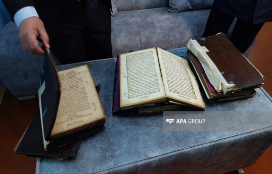 Masallıda çaydan XIX əsrə aid bir kisə kitab tapılıb - FOTO 