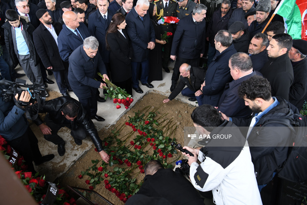 Birinci Qarabağ müharibəsində itkin düşən şəhid Mübariz Hüseynovun qalıqları Suraxanıda dəfn olunub - FOTO 