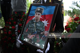 Birinci Qarabağ müharibəsində itkin düşən şəhid Mübariz Hüseynovun qalıqları Suraxanıda dəfn olunub - FOTO 