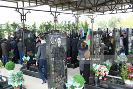 Birinci Qarabağ müharibəsində itkin düşən şəhid Mübariz Hüseynovun qalıqları Suraxanıda dəfn olunub - FOTO 
