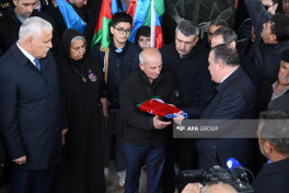 Birinci Qarabağ müharibəsində itkin düşən şəhid Mübariz Hüseynovun qalıqları Suraxanıda dəfn olunub - FOTO 
