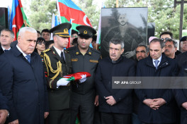 Birinci Qarabağ müharibəsində itkin düşən şəhid Mübariz Hüseynovun qalıqları Suraxanıda dəfn olunub - FOTO 