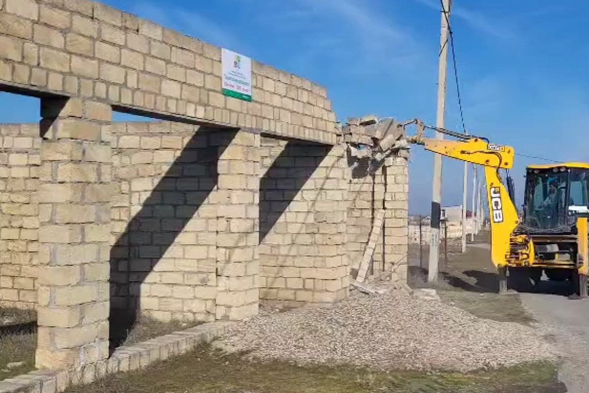 Qubada qanunsuz tikili sökülüb - VİDEO 