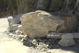 Quba-Qonaqkənd yolu açılıb, qaya parçaları ərazidən götürülür - FOTO  - VİDEO  - YENİLƏNİB 