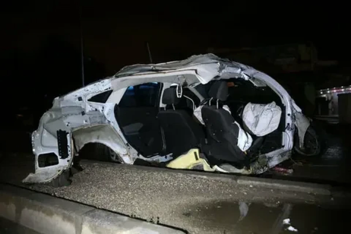 Türkiyədə mikroavtobusla yük maşınının toqquşması nəticəsində azı 10 nəfər xəsarət alıb