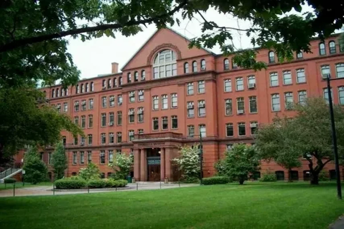 Harvard Universiteti Tramp administrasiyasını məhkəməyə verib