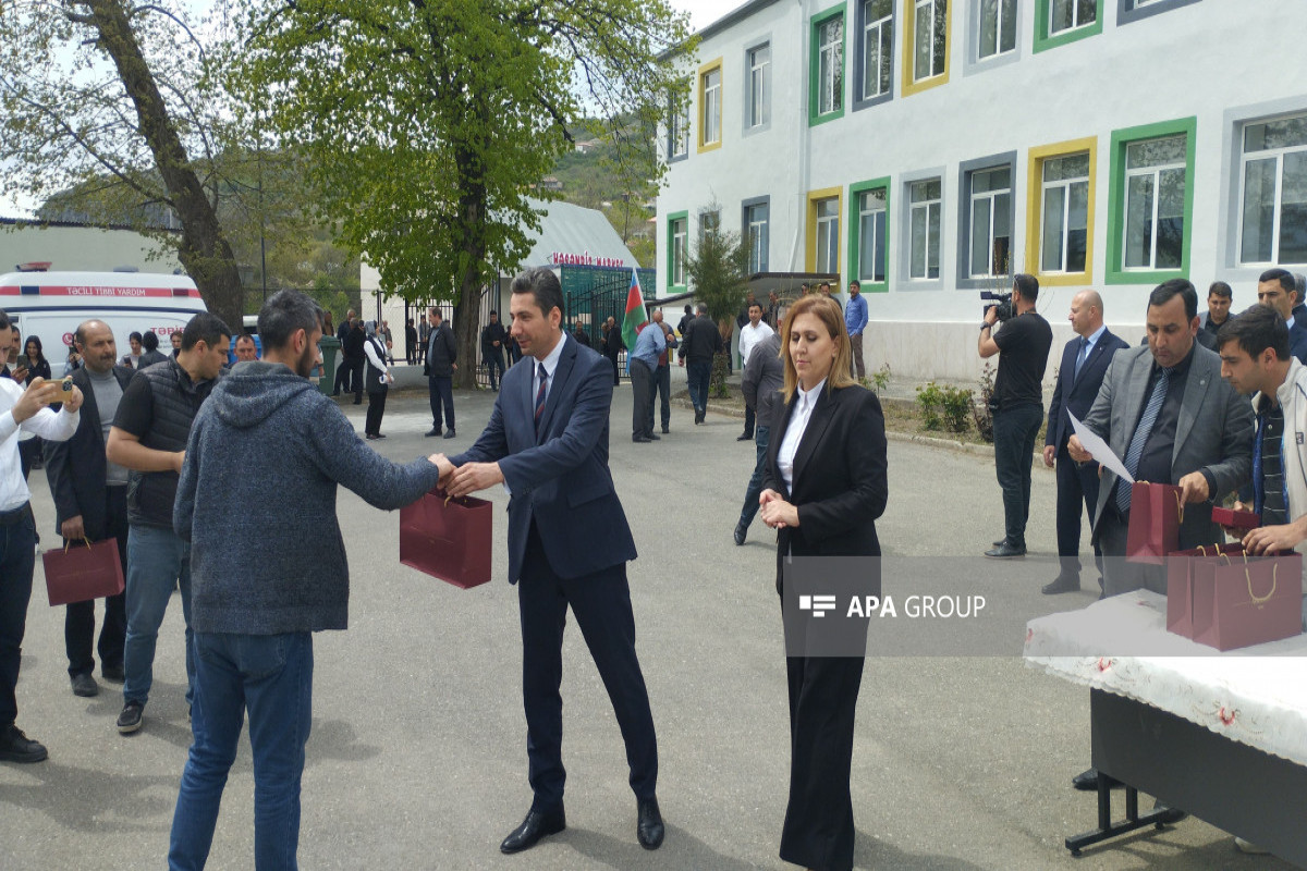 Növbəti köç Ağdərənin Həsənriz kəndinə çatıb, açarlar təqdim olunub - FOTO  - VİDEO  - YENİLƏNİB-1 