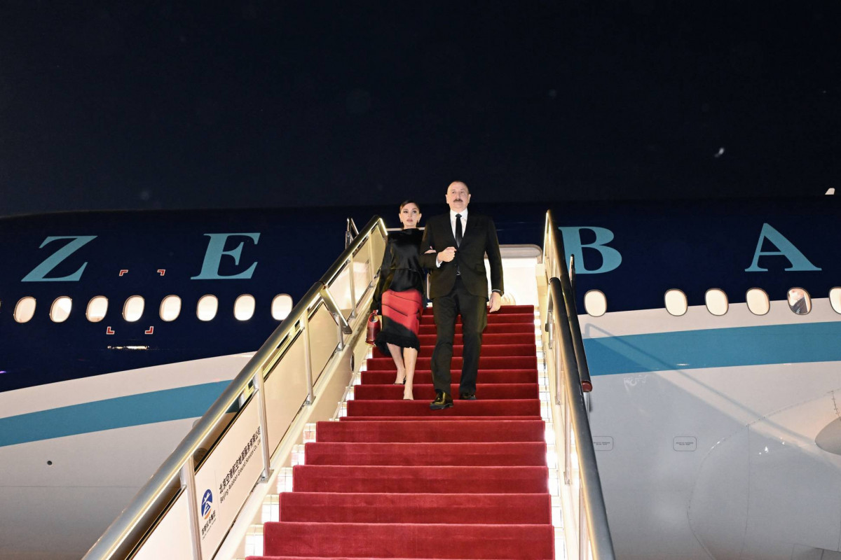 Prezident İlham Əliyev Çinə dövlət səfərinə gəlib - FOTO 