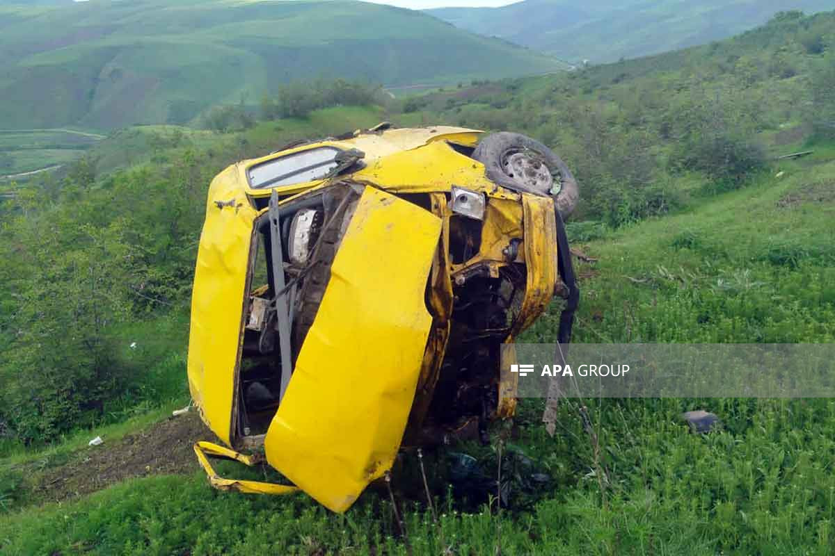 Lerikdə maşın aşıb, ölən və xəsarət alanlar var - YENİLƏNİB  - FOTO 