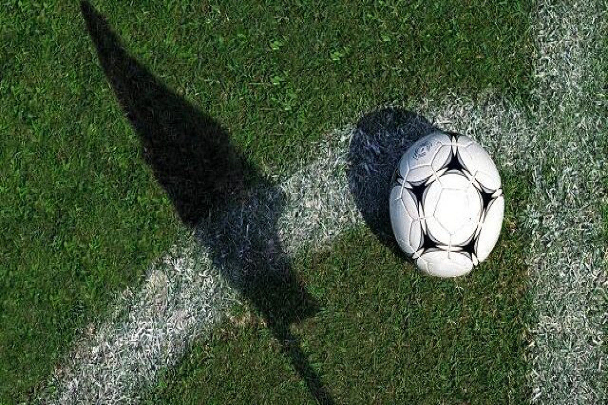 Rusiyada futbol hakimi oyun zamanı ölüb