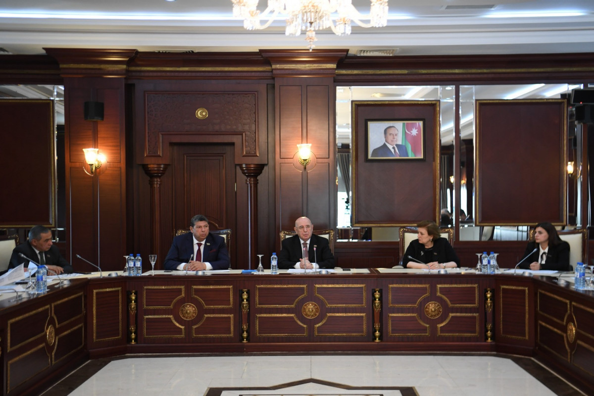 MM Səhiyyə komitəsi həkimlərin sertifikasiyasına dair qanunvericiliyə dəyişikliyi müzakirə edib