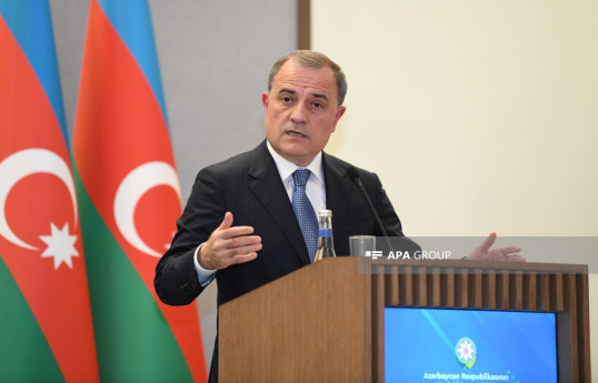 Ceyhun Bayramov Azərbaycandan keçən yaşıl enerji dəhlizindən danışıb