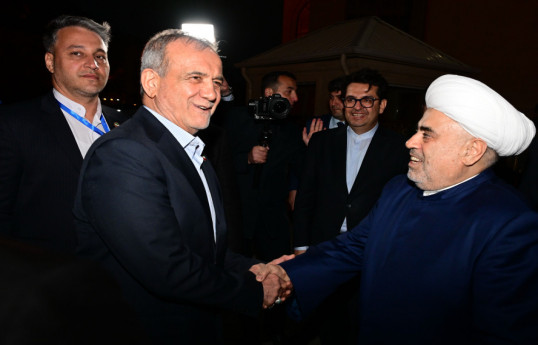 İran Prezidenti Məsud Pezeşkian Bibiheybət məscidini ziyarət edib