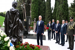 İran Prezidenti Fəxri xiyabanda Ulu Öndərin məzarını ziyarət edib