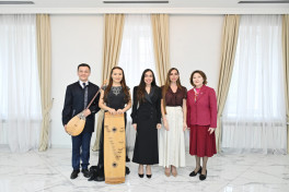 Leyla Əliyeva və Arzu Əliyeva Türk Mədəniyyəti və İrsi Fondunu ziyarət ediblər - FOTO 