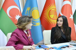 Leyla Əliyeva və Arzu Əliyeva Türk Mədəniyyəti və İrsi Fondunu ziyarət ediblər - FOTO 