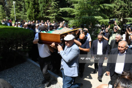 Xalq yazıçısı Elçin Əfəndiyev I Fəxri xiyabanda dəfn olunub - FOTO  - VİDEO  - YENİLƏNİB 