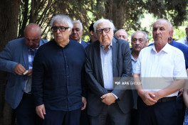 Xalq yazıçısı Elçin Əfəndiyev I Fəxri xiyabanda dəfn olunub - FOTO  - VİDEO  - YENİLƏNİB 