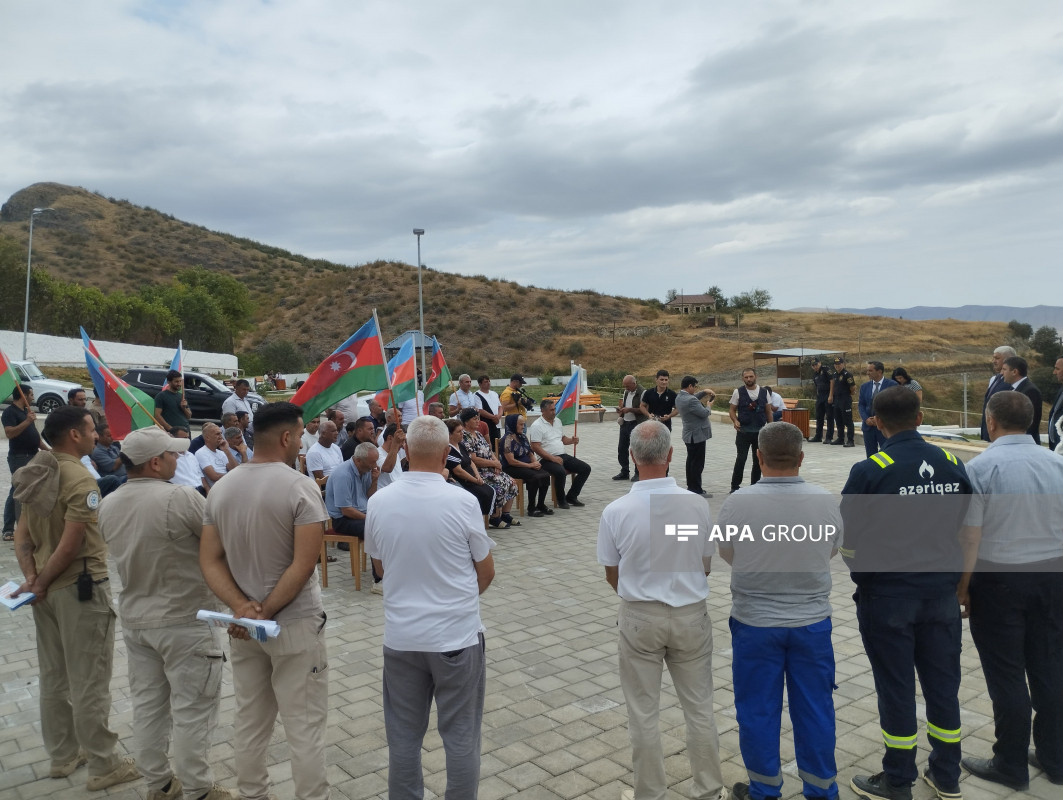 Növbəti köç karvanı Xocalının Xanyurdu kəndinə çatıb, açarlar təqdim edilib - VİDEO  - FOTO  - YENİLƏNİB-1 