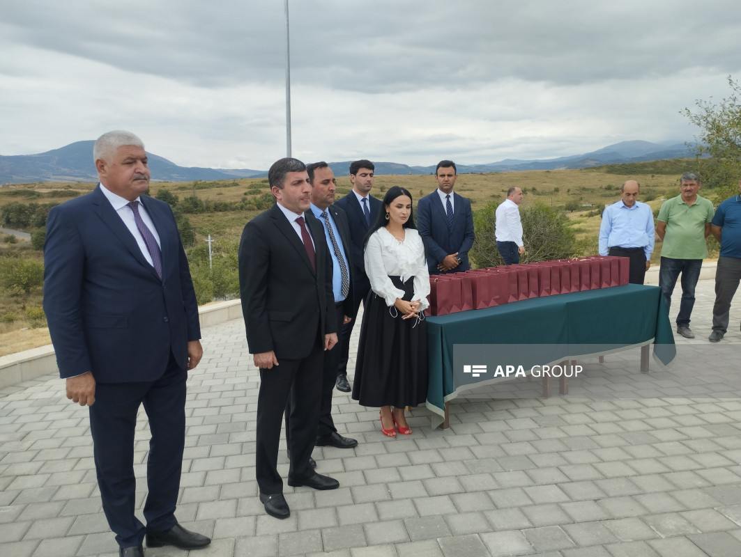 Növbəti köç karvanı Xocalının Xanyurdu kəndinə çatıb, açarlar təqdim edilib - VİDEO  - FOTO  - YENİLƏNİB-1 