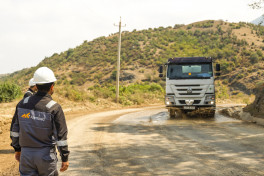 "AzerGold" QSC tərəfindən daşıma yollarında tozun idarə olunmasına yönəlmiş ekoloji təşəbbüs reallaşdırılıb