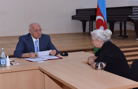 Zakir Fərəcov sakinlərin müraciətlərini yerində dinləyib