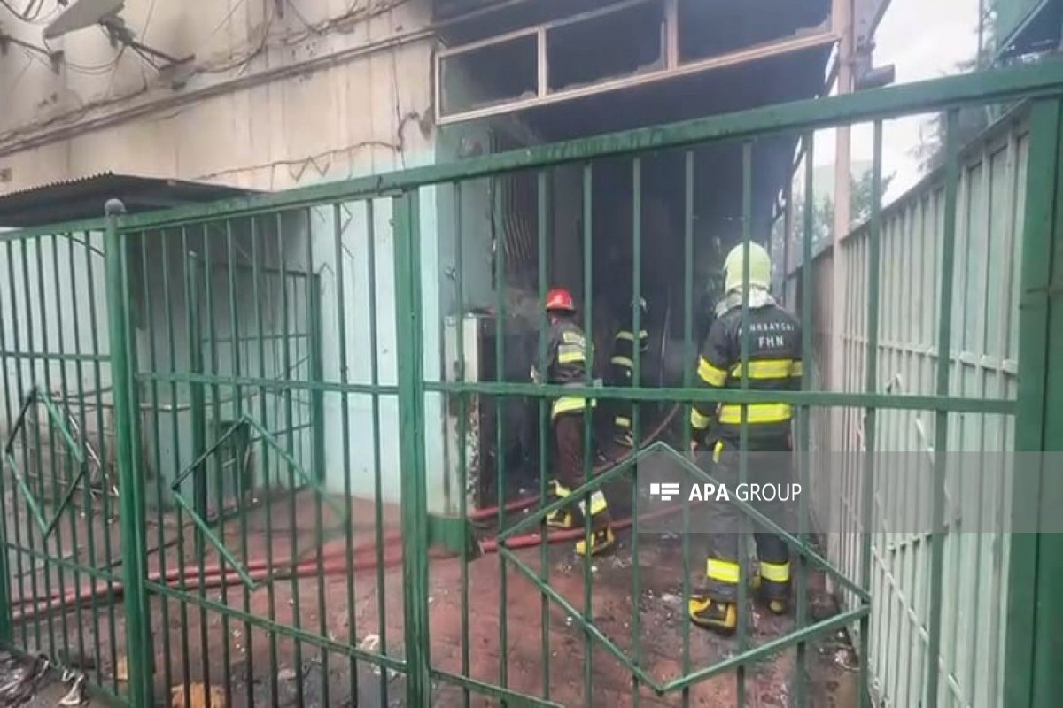 Gəncədə açıq ərazidə baş verən yanğın binaya ziyan vurub - FOTO 