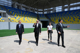 Prezident İlham Əliyev və birinci xanım Mehriban Əliyeva Gəncə şəhər stadionunda tikinti işlərinin gedişi ilə tanış olublar - YENİLƏNİB 