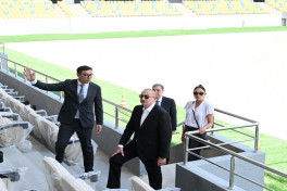 Prezident İlham Əliyev və birinci xanım Mehriban Əliyeva Gəncə şəhər stadionunda tikinti işlərinin gedişi ilə tanış olublar - YENİLƏNİB 
