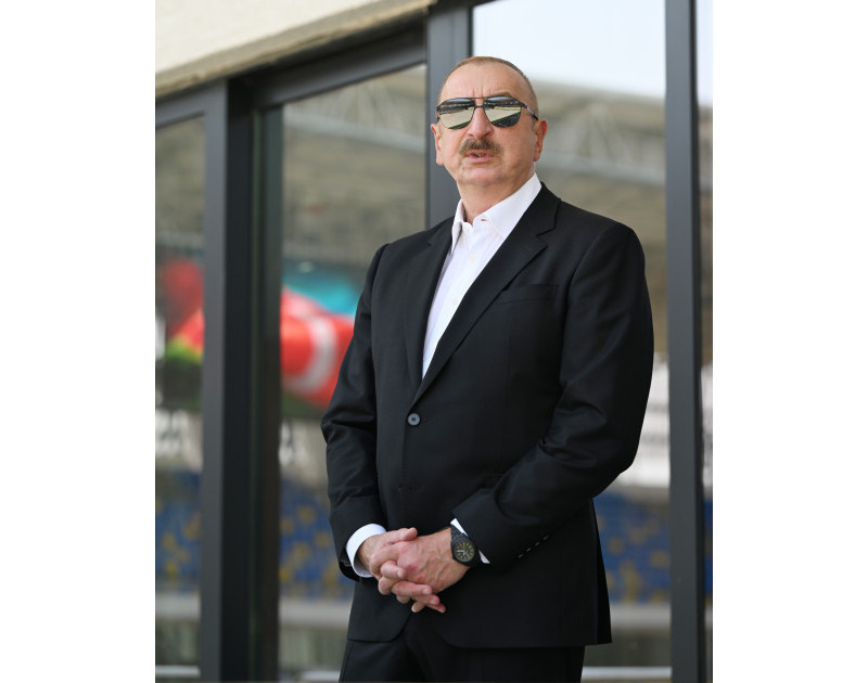 Prezident İlham Əliyev və birinci xanım Mehriban Əliyeva Gəncə şəhər stadionunda tikinti işlərinin gedişi ilə tanış olublar - YENİLƏNİB 