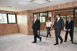 Prezident İlham Əliyev və birinci xanım Mehriban Əliyeva Gəncə şəhər stadionunda tikinti işlərinin gedişi ilə tanış olublar - YENİLƏNİB 