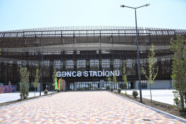 Prezident İlham Əliyev və birinci xanım Mehriban Əliyeva Gəncə şəhər stadionunda tikinti işlərinin gedişi ilə tanış olublar - YENİLƏNİB 