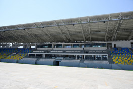 Prezident İlham Əliyev və birinci xanım Mehriban Əliyeva Gəncə şəhər stadionunda tikinti işlərinin gedişi ilə tanış olublar - YENİLƏNİB 