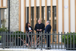 Prezident Kəlbəcər şəhərinin sakinləri ilə görüşüb, onlara mənzillərin açarlarını təqdim edib - YENİLƏNİB 