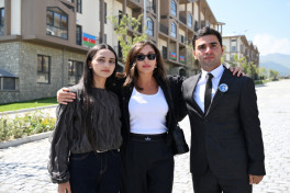 Prezident Kəlbəcər şəhərinin sakinləri ilə görüşüb, onlara mənzillərin açarlarını təqdim edib - YENİLƏNİB 