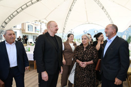 Prezident Kəlbəcər şəhərinin sakinləri ilə görüşüb, onlara mənzillərin açarlarını təqdim edib - YENİLƏNİB 