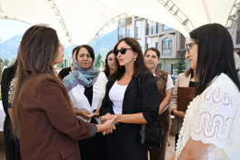 Prezident Kəlbəcər şəhərinin sakinləri ilə görüşüb, onlara mənzillərin açarlarını təqdim edib - YENİLƏNİB 