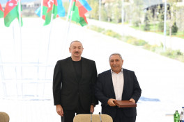 Prezident Kəlbəcər şəhərinin sakinləri ilə görüşüb, onlara mənzillərin açarlarını təqdim edib - YENİLƏNİB 