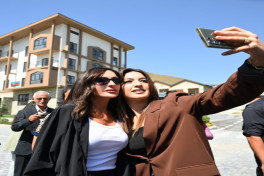 Prezident Kəlbəcər şəhərinin sakinləri ilə görüşüb, onlara mənzillərin açarlarını təqdim edib - YENİLƏNİB 