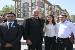 Prezident Kəlbəcər şəhərinin sakinləri ilə görüşüb, onlara mənzillərin açarlarını təqdim edib - YENİLƏNİB 