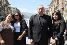 Prezident Kəlbəcər şəhərinin sakinləri ilə görüşüb, onlara mənzillərin açarlarını təqdim edib - YENİLƏNİB 