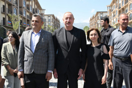Prezident Kəlbəcər şəhərinin sakinləri ilə görüşüb, onlara mənzillərin açarlarını təqdim edib - YENİLƏNİB 