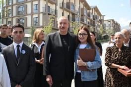 Prezident Kəlbəcər şəhərinin sakinləri ilə görüşüb, onlara mənzillərin açarlarını təqdim edib - YENİLƏNİB 
